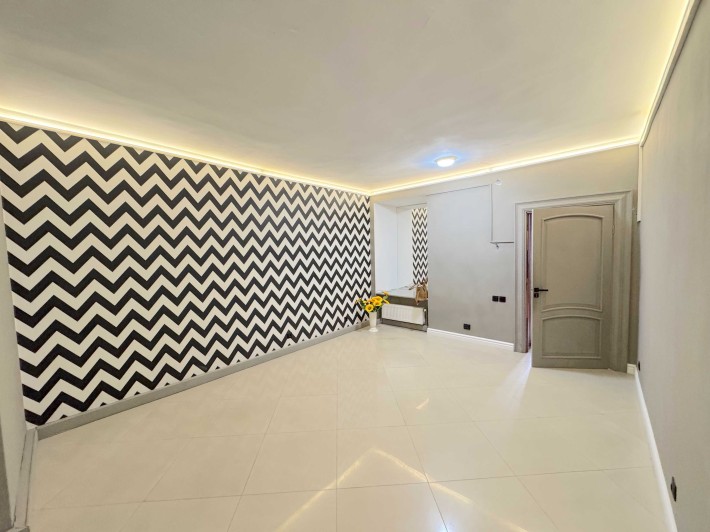Сдам в Аренду Тихий Офис 160м² 6 каб Дерибасовская, 1 / Леха Качинского - фото 1