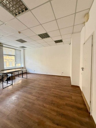 Оренда офісного кабінету 32 м² | вул. Пекарська, 7 (центр Львова) - фото 1