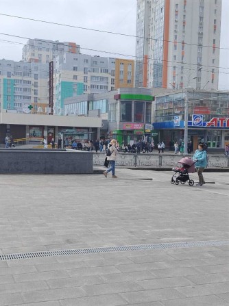 Сдам в аренду  100кв.м, 3/3, прямо возле выхода из метро Левада. супер проходное - фото 1