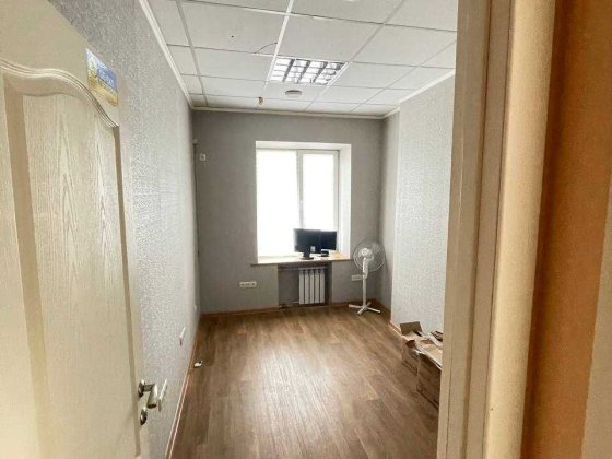 Здам офіс в 1 хвилині від метро Ярослава Мудрого