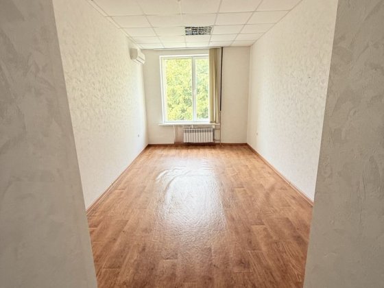 Здам офіс з меблями біля метро Ботаніяний сад