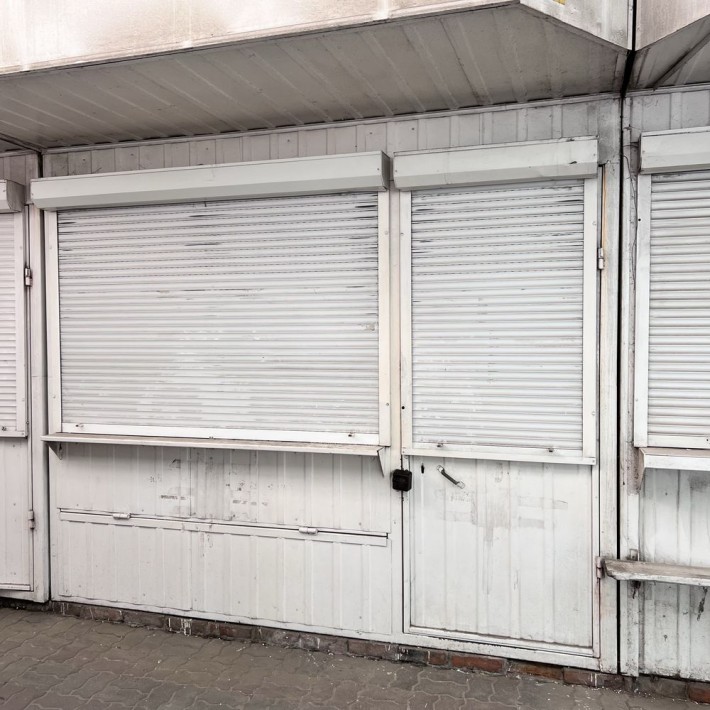 Оренда магазину на Варшавському ринку 6.4 м кв - фото 1