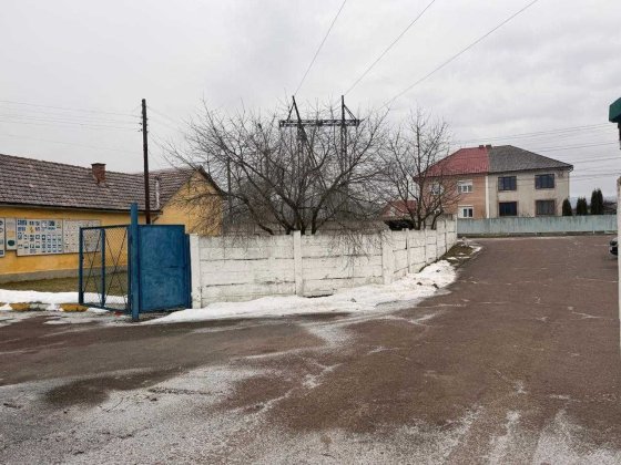 Здається приміщення під бізнес. Можна ціле, можна частинами. Свалява