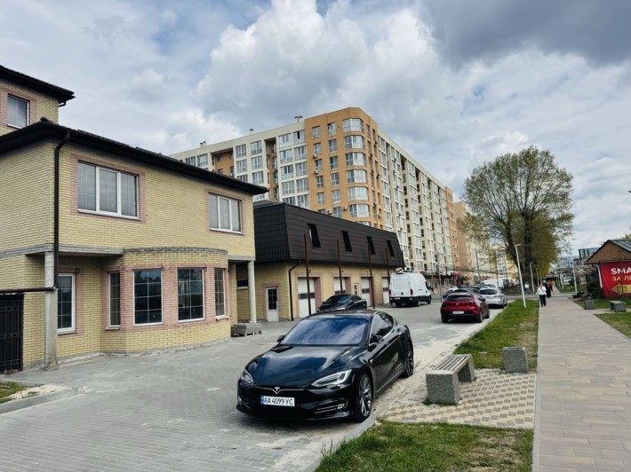 Оренда приміщення- фасаді,під-кафе, ресторан, магазин квітів, салон краси, інше - фото 1