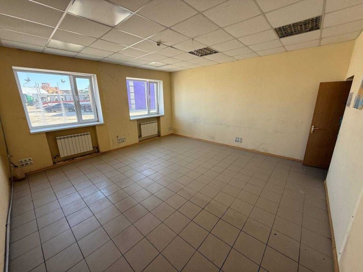 Оренда офісного кабінету 27,8 м2 смт. Чабани поруч Фора, ТРЦ Чабани Молл. - фото 1
