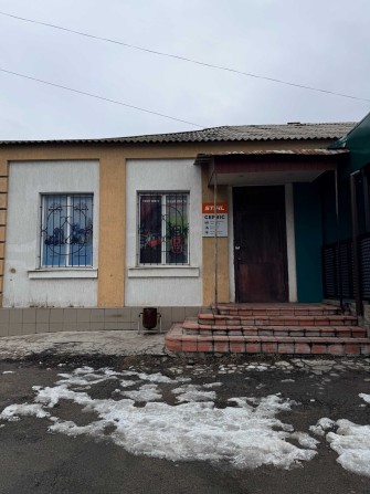 Оренда торгівельної площі -  90м2 м.Новоукраїнка, вул.Гіталова,18 (центр міста) - фото 1