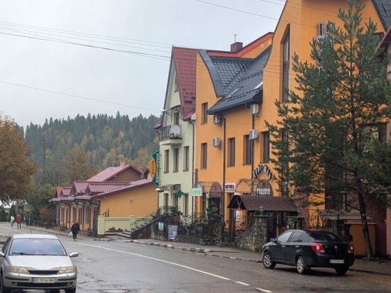 Оренда комерційного приміщення(кафе бар з обладнанням )центр вул.Золота баня(світло 24/7) Сходница