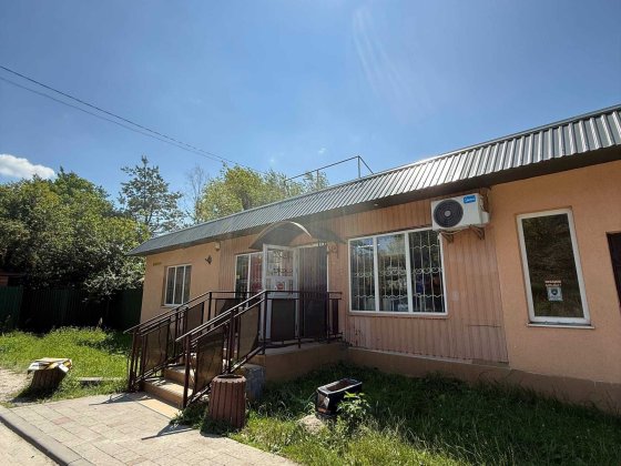 Оренда окремостоячого комерційного приміщення з ділянкою в Зимній Воді Зимняя Вода