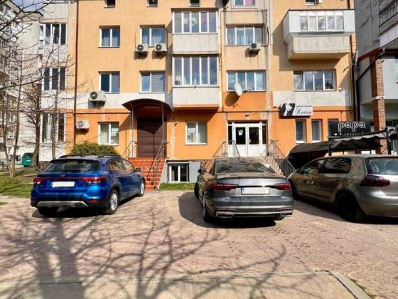 Оренда фасадного приміщення Новояворівськ 76 м² перша лінія 10 $/м² Новояворівськ
