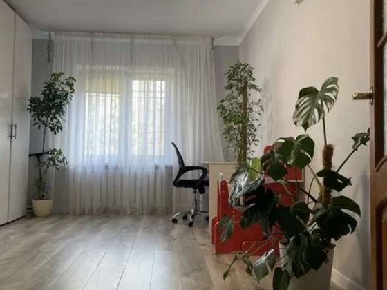 Продаж 3-к квартири вул. Драгоманова 8а Київ