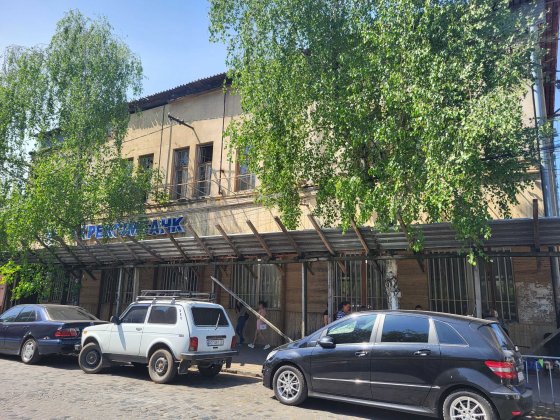 Приміщення банку з рухомим майном в м.Берегове Берегово
