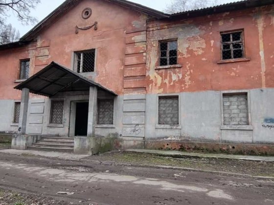 Продам  отдельно стоящее 2-х этажное здание в Центре города .Rn Каменское