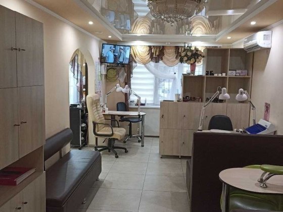 ПРОДАЁТСЯ ДЕЙСТВУЮЩИЙ САЛОН КРАСОТЫ В КАМЕНСКОМ (ЛЕВЫЙ БЕРЕГ) Каменское
