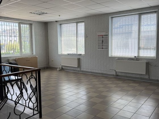 Продається трьохповерхова нежитлова будівля  з/без діючим бізнесом. Вознесенск