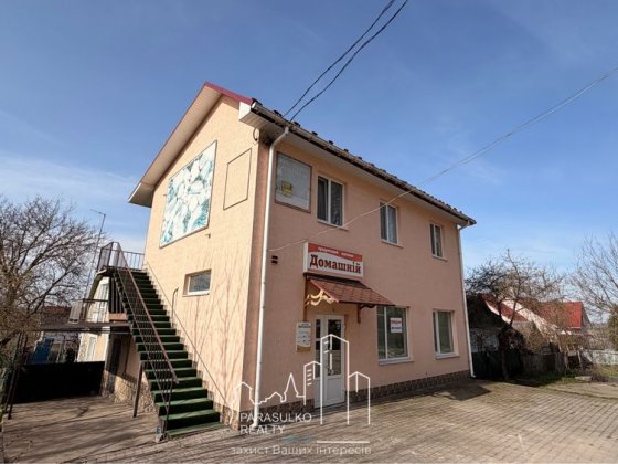 Продам простору будівлю Кам'янець-Подільський