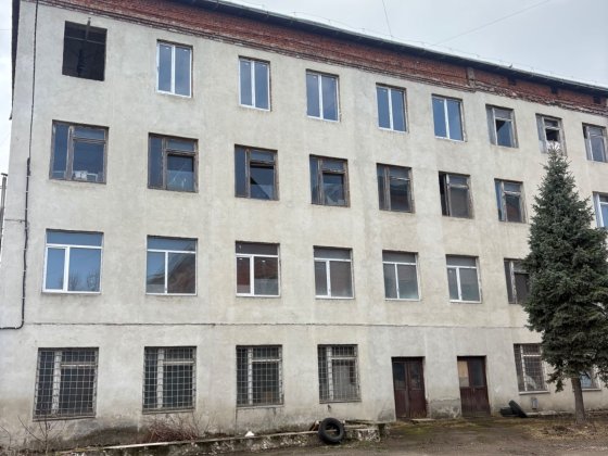 Продаж 4-ри поверхової адмінбудівлі Коломия