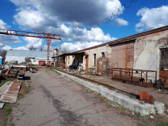 Промислово - виробниче приміщення з козловим краном та металевий ангар Лубни