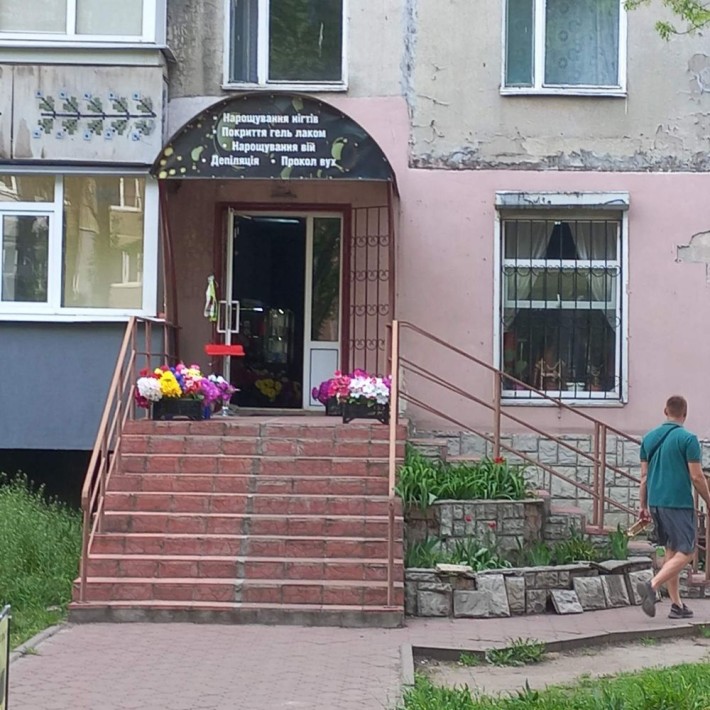Продаж магазину, вул Західнодонбаська, фасад - фото 1