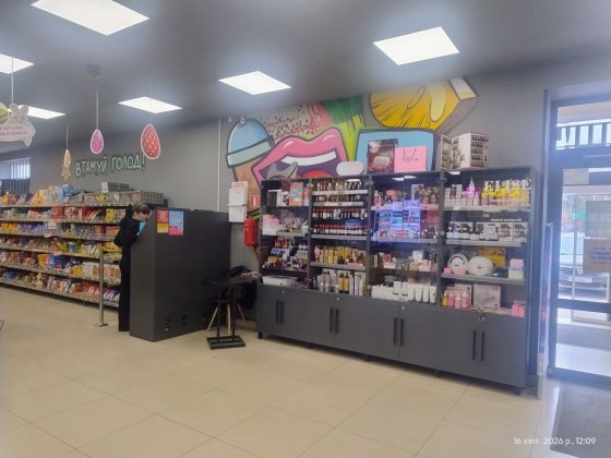У зв'язку з розширенням!!! Продаж  вітрин та право місця на оренду Славута