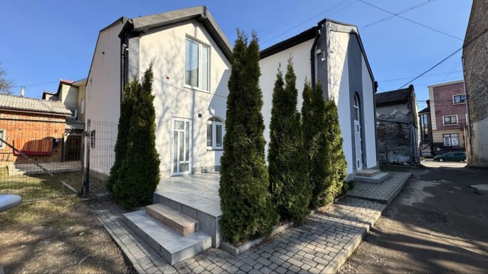 Продаж комерційного приміщення в центральній частині міста - фото 1