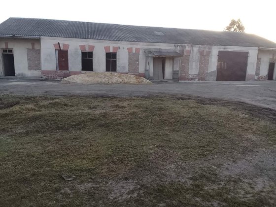 Продам  зданіє під бізнес находиц в центрі сила Краснопілка Уманького Умань