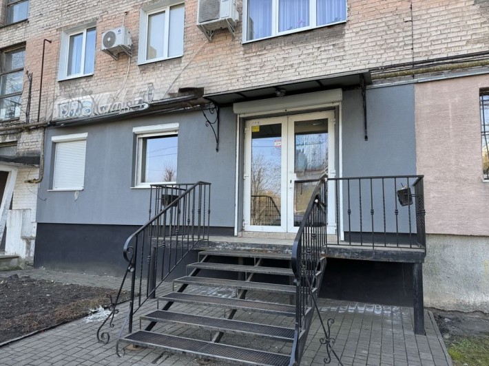 Продаж комерційного приміщення 58.5м2 | фасад вул. Стуса | м. Шептицьк - фото 1