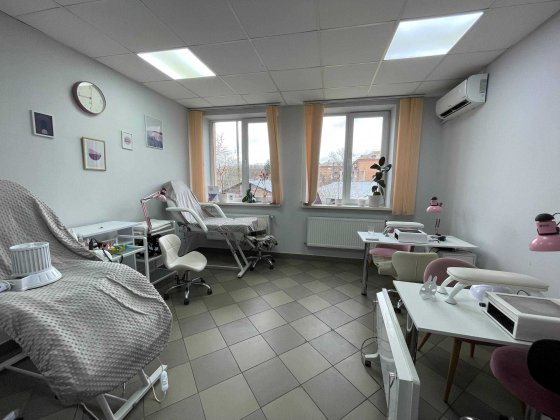 Продам діючу студію краси. Дешева орена 208 грн/кв.м. в Центрі. Все обладнання з матеріалами, СРМ та Хмельницький