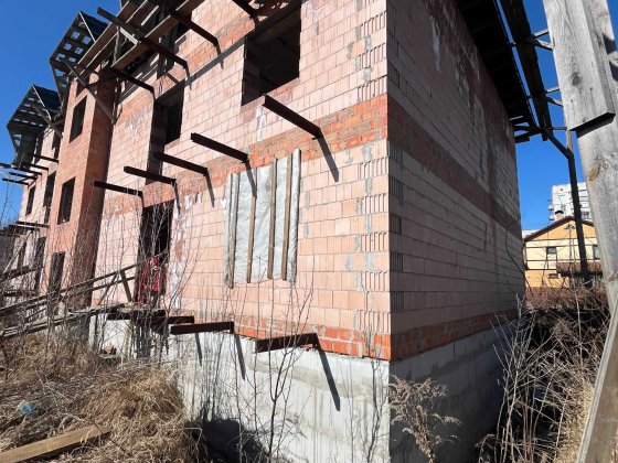 Коробка 3 поверхи, повноціннний цоколь, массив Бровари