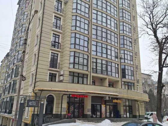 Продаю приміщення в центрі на Мазепи 35. Площа 275м2. Івано-Франківськ
