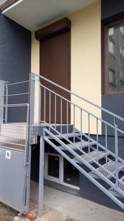 комерційне приміщення з фасадним входом біля Стометрівки - фото 1