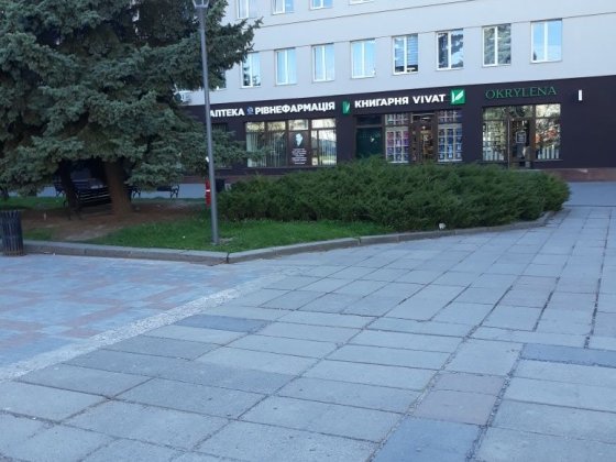 Торгове приміщення в центрі Рівне ( майдан Незалежності) з орендарями - готовий дохід Ровно