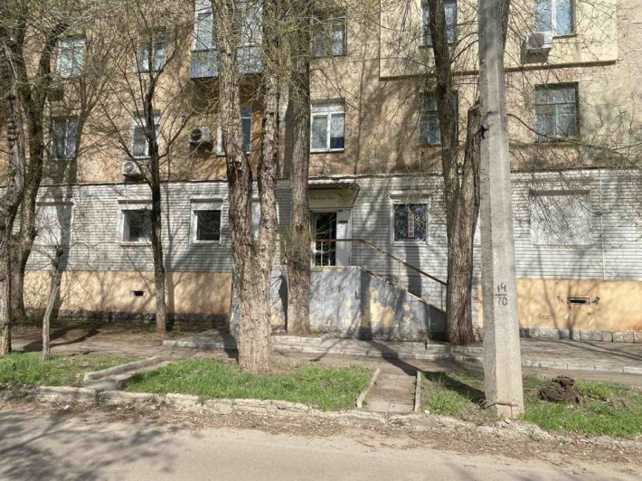 Продается 300кв .метров ( помещение под лбьой проект , отдельный вход - фото 1
