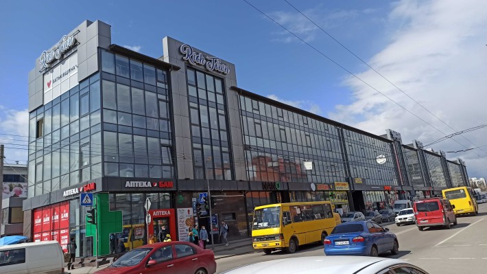 Продаж комерційного приміщення в ТЦ «Rich Town», вул. Торговиця - фото 1