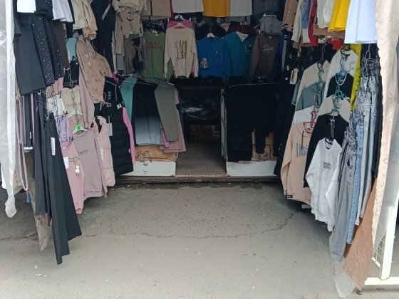 Продам кіоск ( торгове місце) на Центральному ринку , прохідне місце. Тернопіль