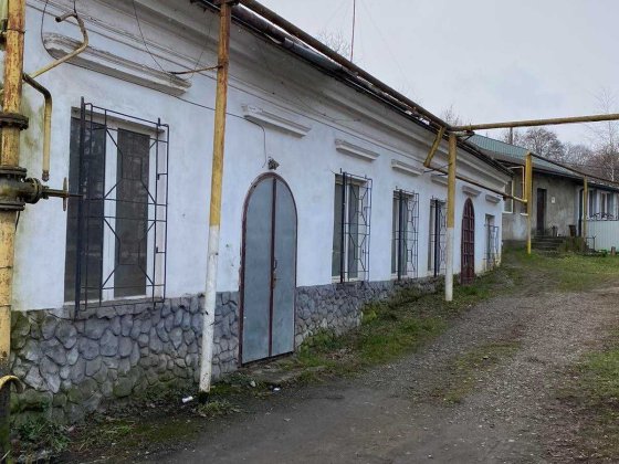 Нежитлові приміщенн першого поверху, площею 146,4 кв.м у м.Чернівці Черновцы