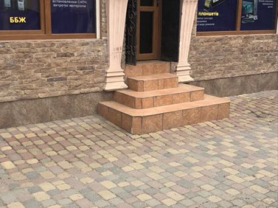 Продається комерційне присіщення. Поруч Дастор Ужгород
