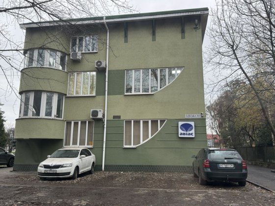 Продаж окремої будівлі під клініку / медцентр  / стоматологію в Ужгороді 395 м² + земля+ парковка дл Ужгород