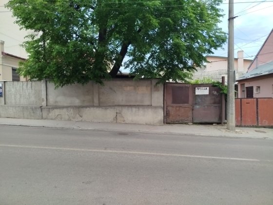 Комерційне приміщення 90кв.м з власною територією  у самому центрі міс Черновцы