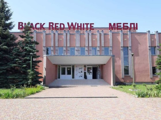 Продам 3-х поверхову окремо побудовану будівлю комерц. призначення Черкассы