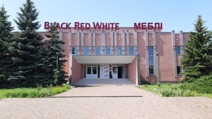 Продам 3-х поверхову окремо побудовану будівлю комерц. призначення - фото 1