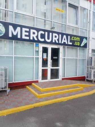 ПРОДАМ нежитл.приміщ.(торгова площа) S=144 м2, ст.м.Позняки - фото 1