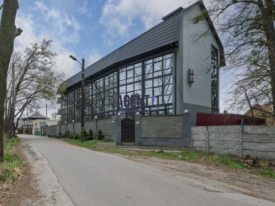 Продаж фасадного приміщення 1040 кв.м. Житомирська траса, поворот на Чайку.