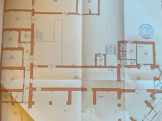 Продається окремо стояче приміщення на вул руська Чернівці