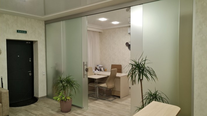 Продам офісне приміщення у центрі міста Дніпро, 1300$/1кв.м. - фото 1