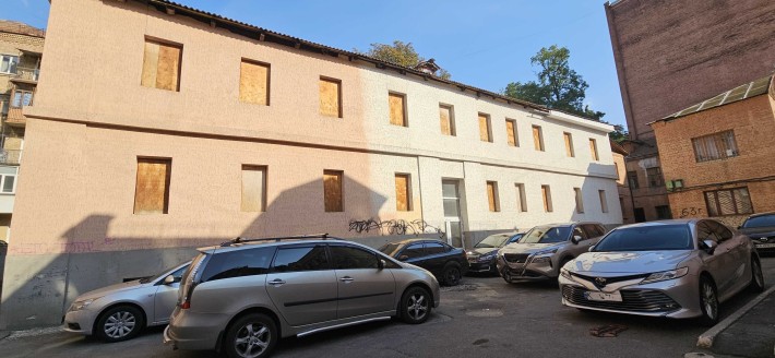 Продаю будинок центр під реконструкцію - фото 1
