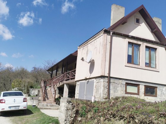 Продається під комерцію житловий  будинок Чернівці