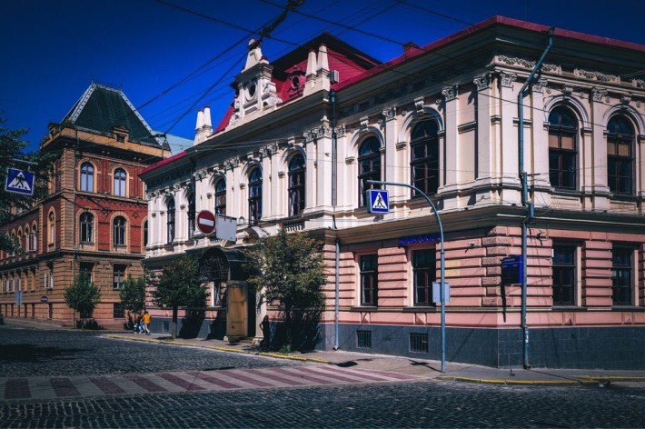 СМ Магазин 1 лінія з орендарями в центрі Чернівців, гарна інвестиція! - фото 1