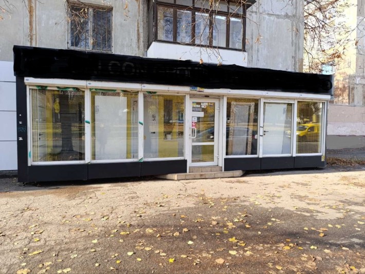 Продам магазин с витринами. 55 м кв. Проспект А.Поля. Хороший трафик. - фото 1