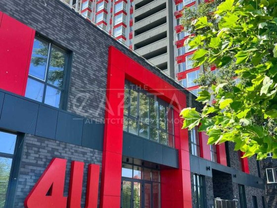 Продам унікальне фасадне комерційне приміщення ЖК 4U ТОП 57м