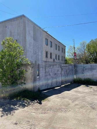 Новомиколаївка Офісне приміщення 259м+305м гаражів та боксів,16сот землі під СТО,виробничу базу,скла - фото 1